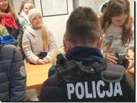 2023 I - Wycieczka do Komendy Powiatowej Policji w Zambrowie klasy 5b /Fot. J. Leszczyska