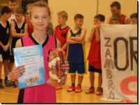 2015 XI - Dziewczta i chopcy z Trjki najlepsi w miecie w mini-koszykwce /Fot. . Cako - Zambrow.org