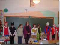 2009 I 23 - przedstawienie i pasowanie na czytelnika szkolnej biblioteki /Fot.E.Michalczuk