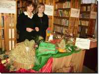 Klub przyjaciół biblioteki sprzedaje stroiki