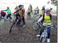 2019 X 17 - druhny i druhowie z 33 Zambrowskiej Drużyny Harcerskiej wzięli udział w rajdzie rowerowym w ramach programu MEN Szkoła pamięta /Fot. K. Powichrowska